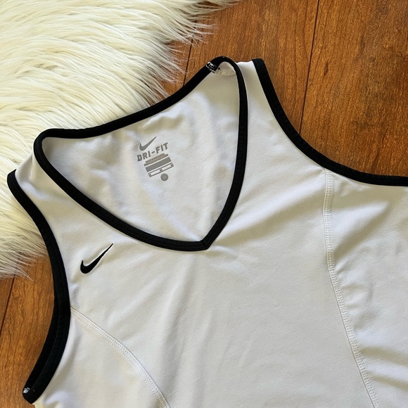Nike Team Fitted V-Neck Sleeveless Tank Top in White with Black Trim - Picture 5 of 11